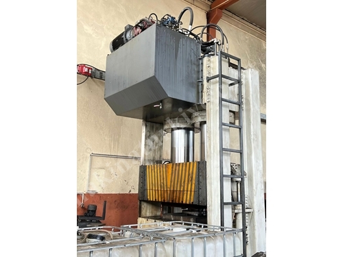 Presse plieuse hydraulique double piston de marque Yaşar 1200 tonnes