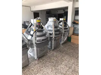 2500 Stück / Stunde Teigkegelrollmaschine