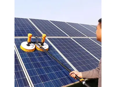 Motorisierte Solarpanel Reinigungsbürste