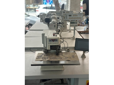 Machine à boutonnière ornementale pour manches de veste à 3800 tr/min - 0