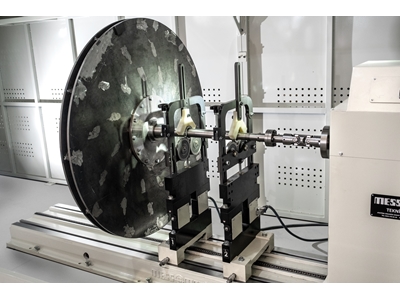 SYM 6300 Universal Horizontal Balancing Machine - 1