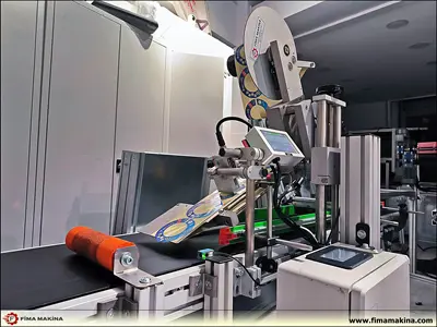 Automatic Labeling Machines - Bottle Wrapping and Top Labeling Machine