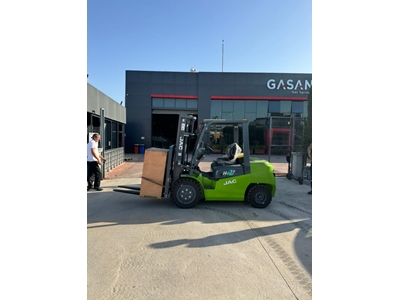 2.5 Ton (4.8 Meter) Lithium Battery Powered Forklift - 4