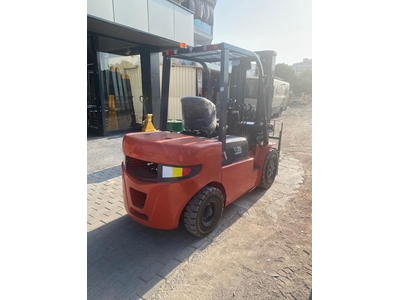 3 Ton (4.5 Meter Tripleks) Battery Powered Forklift - 1
