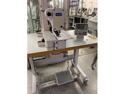 Brother 800B-3 Electronic Eyelet Sewing Machine - 1