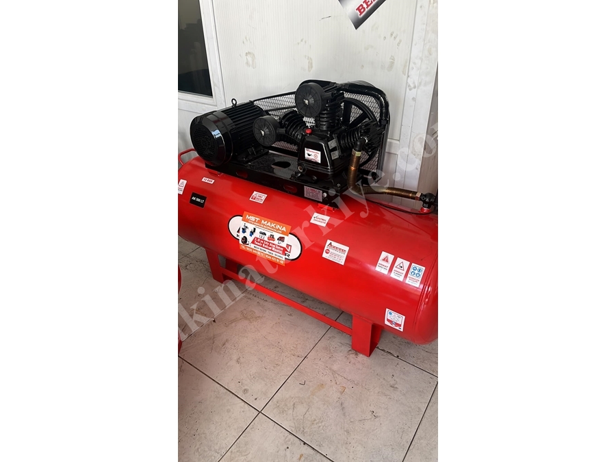 Compresseur à piston 500 litres graduel de 12 bars 10 CV