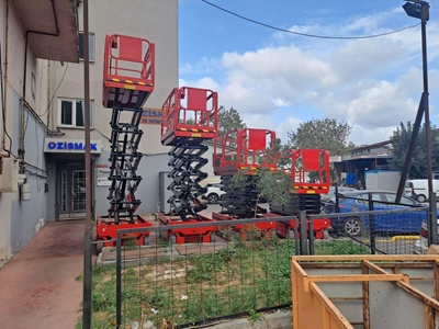 Ascenseur à ciseaux de 14 mètres pour personnel - 13