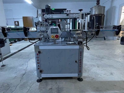 6 Nozzles Linear Liquid Filling Machine - 2