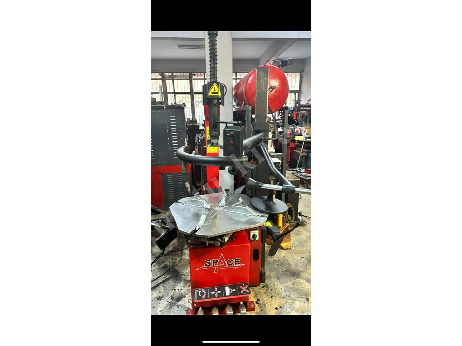 Dual Speed Tire Mounting and Dismounting Machine