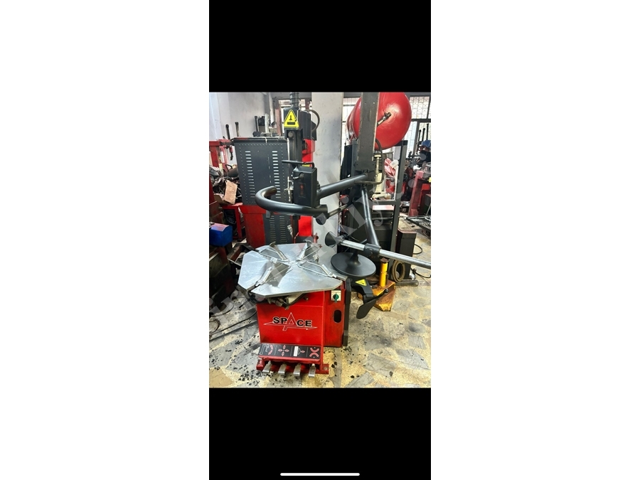 Dual Speed Tire Mounting and Dismounting Machine