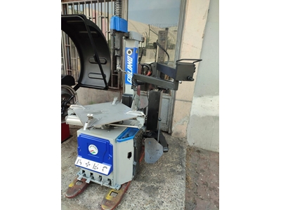 Pneumatic Tire Mounting and Dismounting Machine - 1