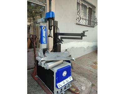 Pneumatic Tire Mounting and Dismounting Machine - 0