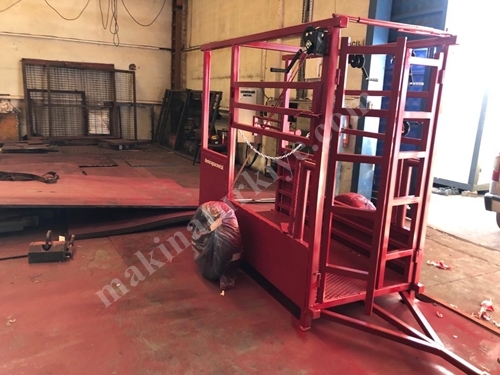Hoof Clipper Trolley for Traveling Cattle