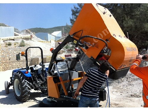 2000 Lt Tractor Trailed Type Road Sweeper Machine