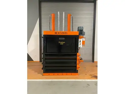 Presse à balles Premium 650 de 70 tonnes