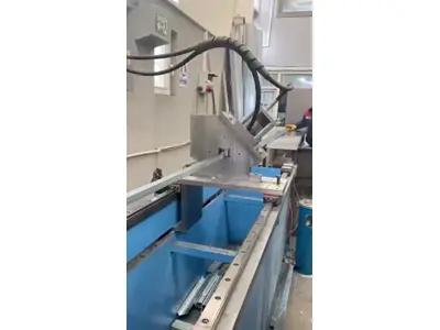 Machine de formage de profilés U et C en plaques de plâtre pour plafond