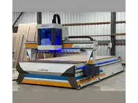 Centre d'usinage vertical CNC entièrement automatique à changement d'outil