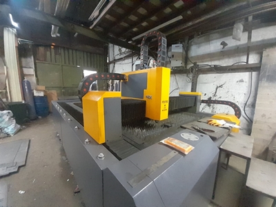 3 kW Faser-Laserschneidemaschine - 1