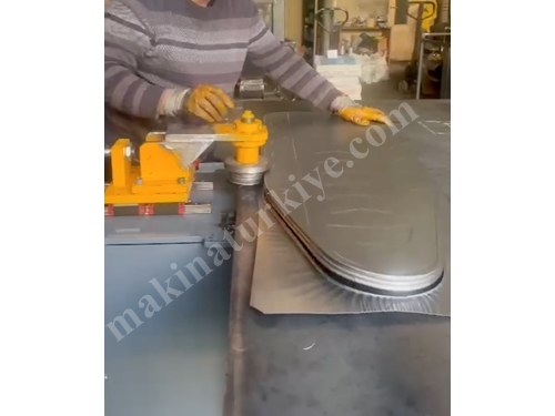 Machine de coupe de bordure de table à repasser