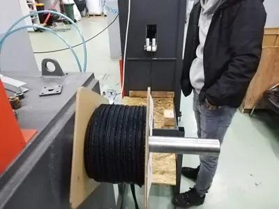 Machine à enrouler les filaments de traverse