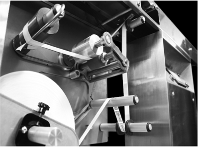 Machine d'étiquetage par le bas de 240 étiquettes par minute - 2