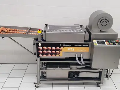 Machine de lavage des œufs en tunnel 3200 unités