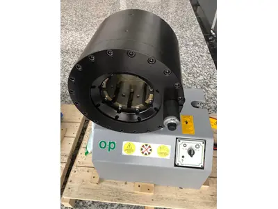 Machine à sertir les tuyaux industriels 12 volts