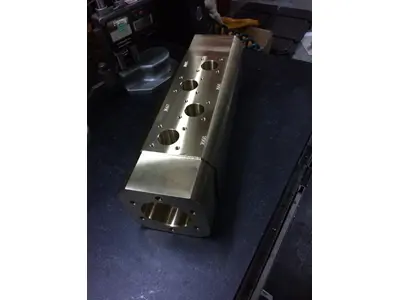 Form- und Teileherstellungsservice mit CNC-Fräsmaschine