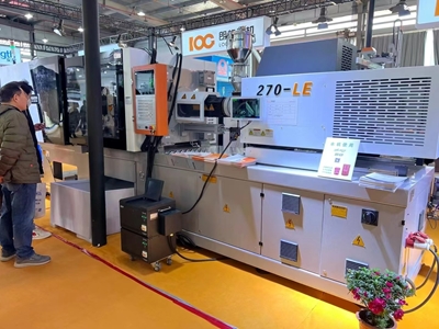 Machine d'injection plastique hybride - 1