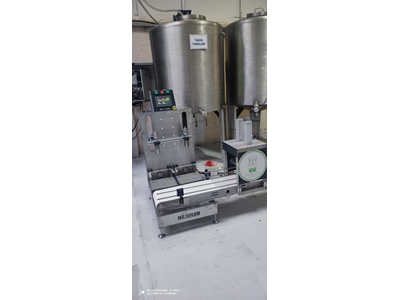 Flüssigkeitsfüllmaschine mit Förderband - 0