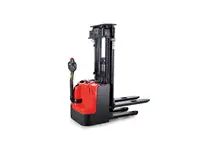 1.6 Ton (5500Mm) Akülü İstifleme Makinası