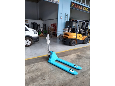 2.5 Ton Manual Pallet Jack - 2