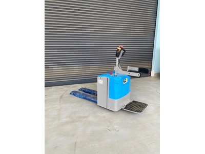 2.5 Ton Electric Pallet Jack - 1