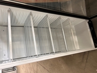 Промышленный вертикальный холодильник для напитков, соков и деликатесов - 1