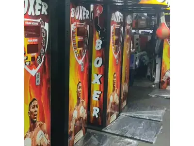 Боксерский автомат в игровом зале