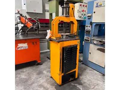 Hydraulic Hole Punch Press
