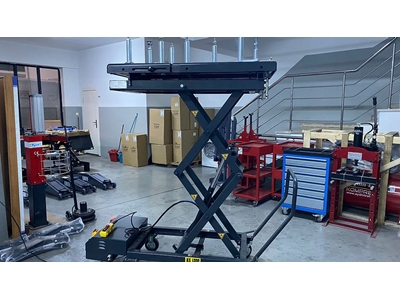 3 Ton Resepsiyon Makaslı Oto Lift - 0