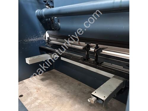 Presse plieuse hydraulique NC Durmazlar de 3 mètres 200 tonnes (10 mm) de marque