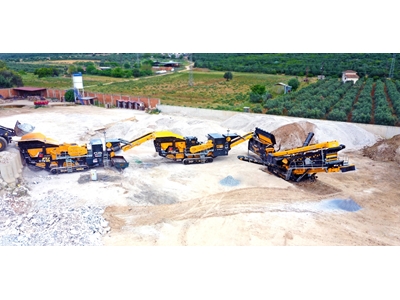 250-350 Ton/Saat Mobil Paletli Çeneli+Darbeli Kırıcılı Ve Titreşimli Elek Kombinasyonlu Konkasör - 1