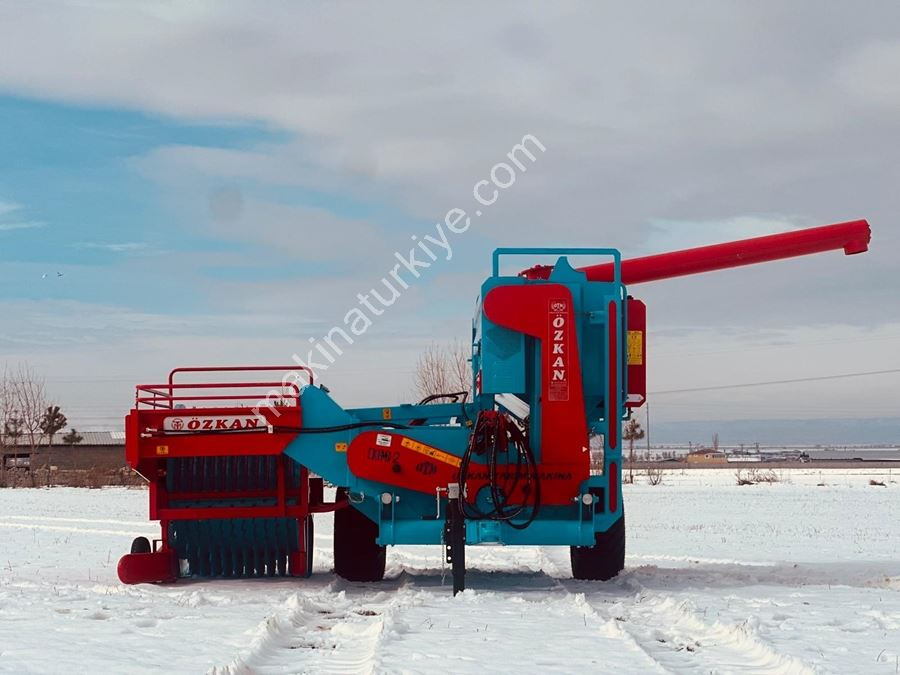 Pulp Spiral Automatic Pumpkin Watermelon Harvesting Machine