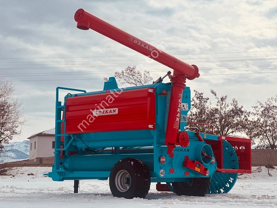 Pulp Spiral Automatic Pumpkin Watermelon Harvesting Machine