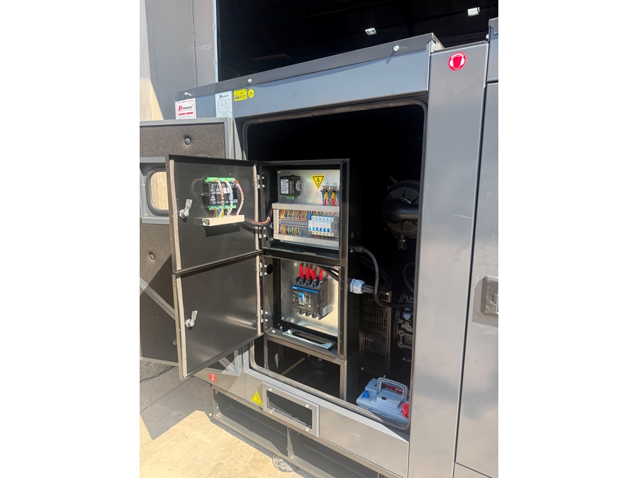 83 kVA Diesel Yandong Sound Insulation Cabin Automatic Generator Set
