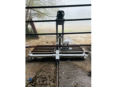 1.5 kW Chain Manure Scraper - 0