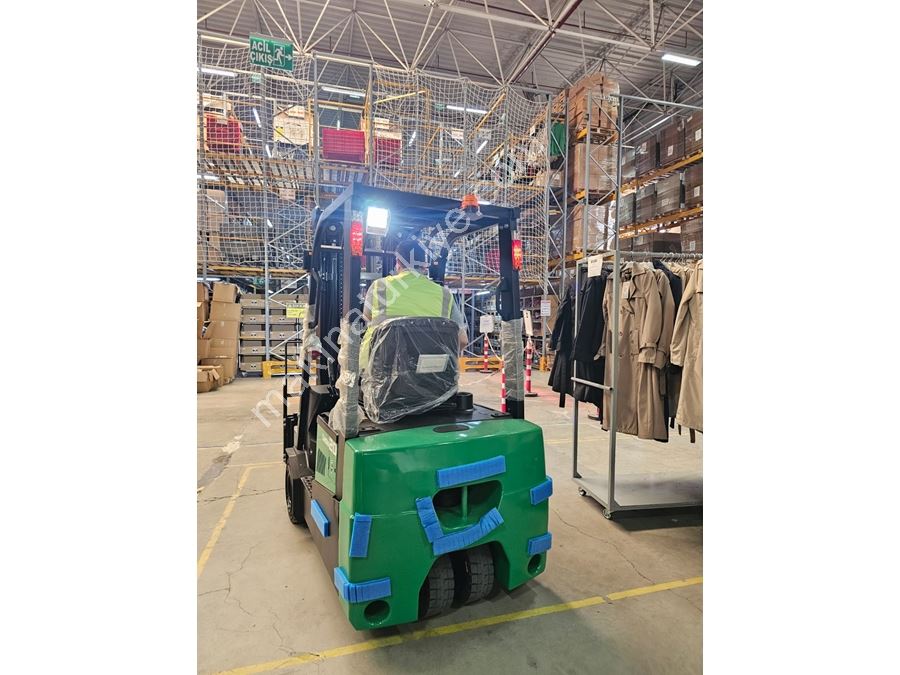 2 Ton (4800Mm) Dar Koridor 3 Tekerlekli Lityum Akülü Forklift