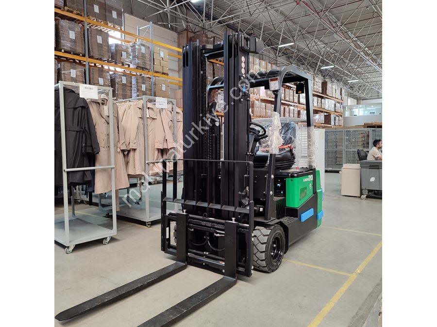 2 Ton (4800Mm) Dar Koridor 3 Tekerlekli Lityum Akülü Forklift
