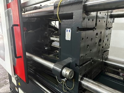 Zum Verkauf stehende 220 Tonnen komplett überholte TSP-Kunststoff-Spritzgießmaschine - 4