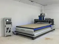 2100 x 3700 mm CNC-Fräser aus Holz mit 12 Werkzeugwechseln