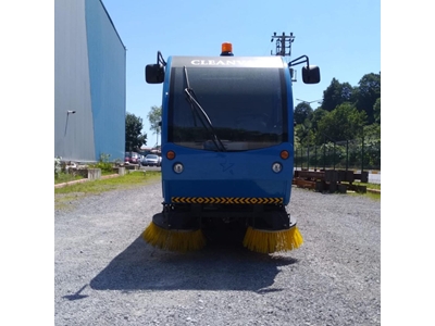 Hybrid Street Road Sweeper - 2