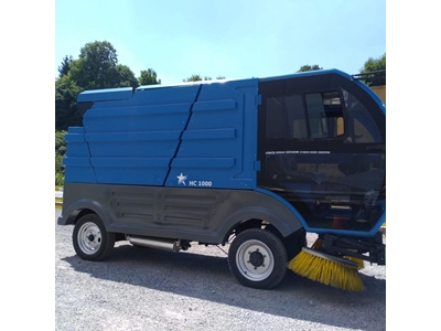 Hybrid Street Road Sweeper - 11