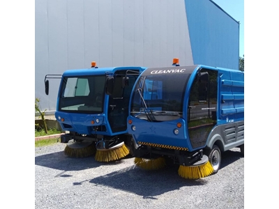 Hybrid Street Road Sweeper - 12